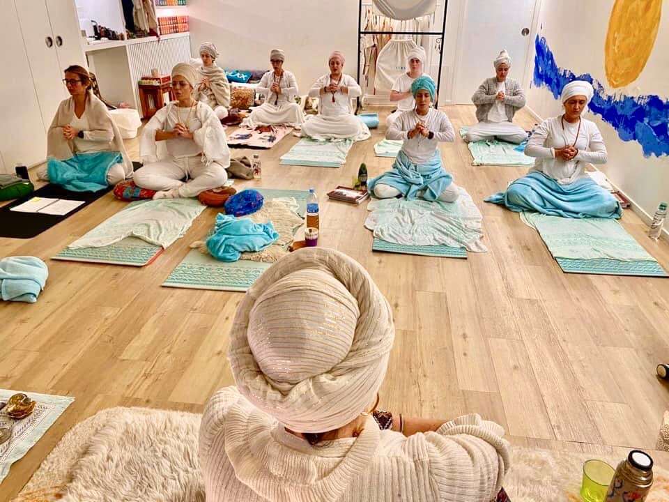 Kundalini Yoga con Kartar & Devi