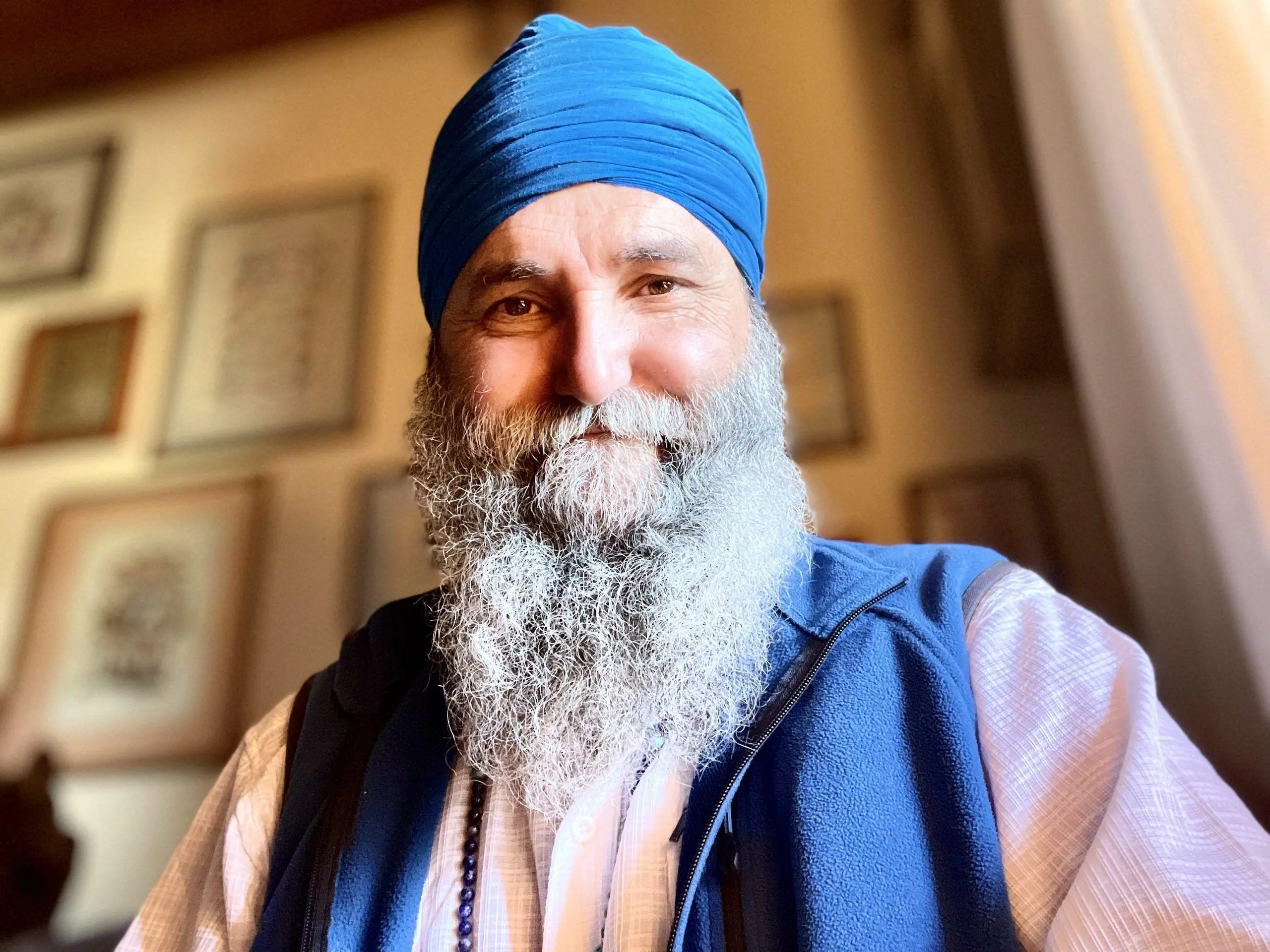 Maestro Kartar impartiendo numerología tántrica / Tantric numerology