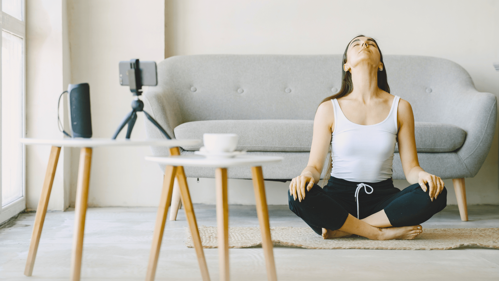Kartar guiding an English Kundalini Yoga online class on Zoom